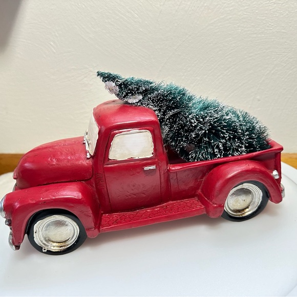Hand Painted Ceramic Nostalgic Red Truck With Christmas Tree And LED Lights - Picture 3 of 12